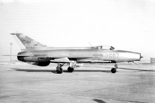 1964年4月30日，首飛成功的國產(chǎn)殲7飛機原型機。